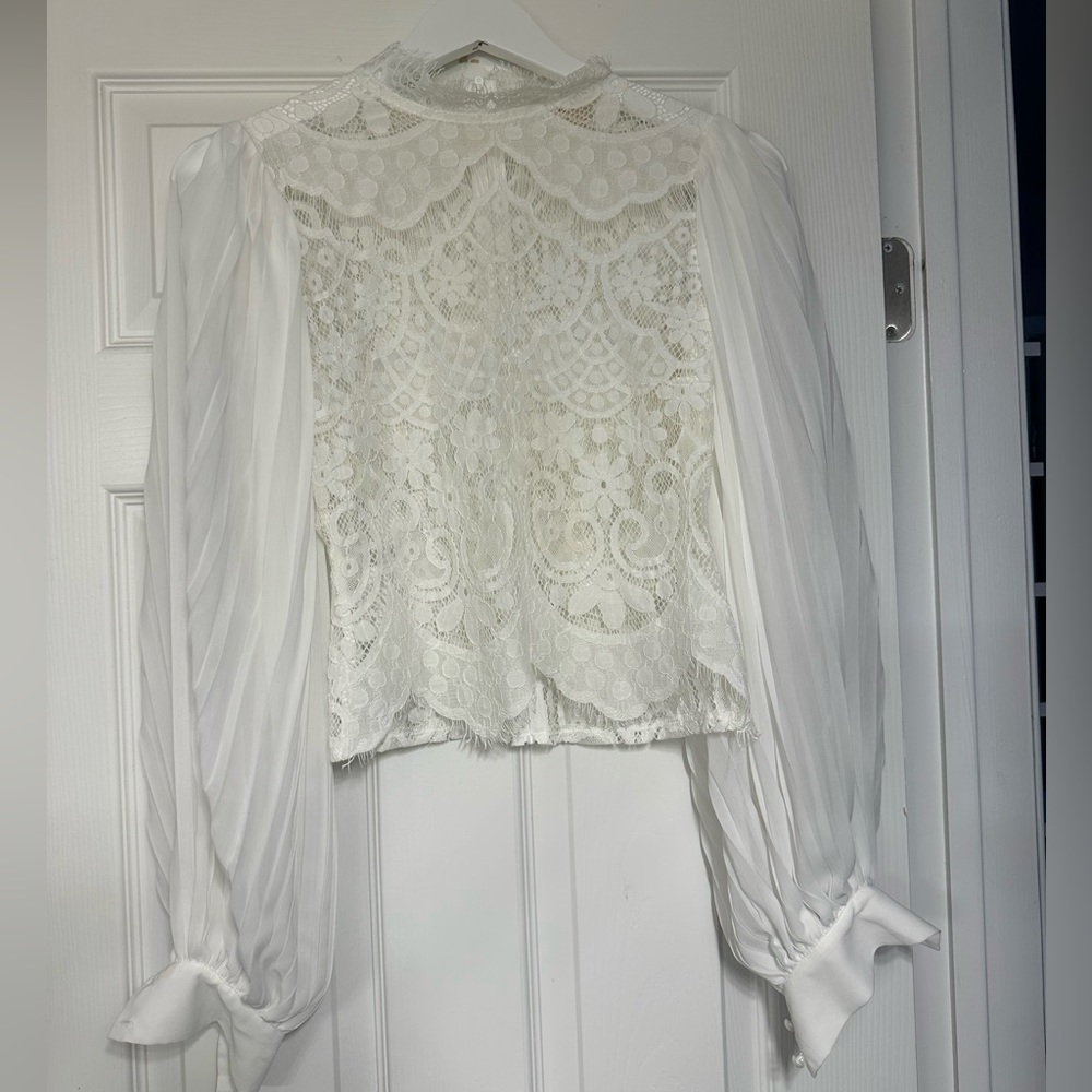 Blouse from buckle